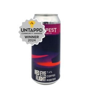 Blik Red Eye Flight van Tempest Brewing Co. met een donker, krachtig bier ingeschonken in een glas, met een romige schuimkraag en diepe koffie- en chocolade-aroma’s.