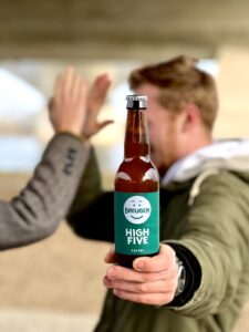 Voeg deze heerlijke tripel toe aan jouw luxe bierpakket. High Five!