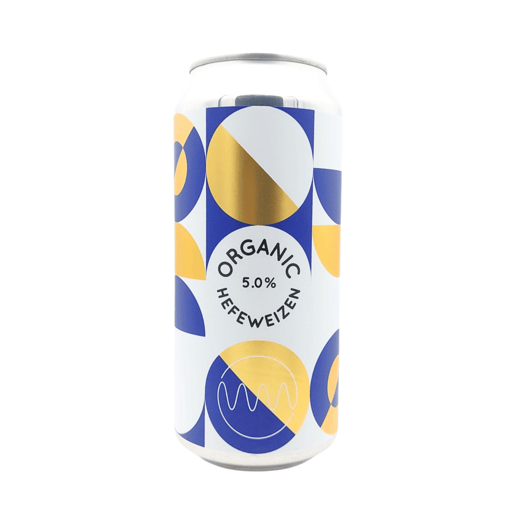 Organic Hefeweizen – Gamma Brewing (blik) Een frisse, biologische Hefeweizen van 5,0%, gebrouwen met Deense heritage mout van Gyrup Malt uit Thy Nationalpark. Zacht, romig en precies wat je zoekt in een klassieke tarwebier. Wat kun je verwachten? Stijl: Hefeweizen (biologisch) ABV: 5,0% | 44cl blik Smaak: Banaan, kruidnagel, zachte citrus en romige tarwe Mondgevoel: Zacht, vol en licht romig Afdronk: Fris, tarweachtig en zacht kruidig Smaakprofiel: Organic Hefeweizen is een klassieke Duitse stijl tarwebier met een moderne, biologische insteek. Verwacht de typische banaan- en kruidnageltonen, ondersteund door een romige tarwebody en een subtiele citrusfrisheid. Perfect voor zonnige dagen en relaxte momenten. Biologische heritage mout Gebrouwen met Deense heritage craft malt van Gyrup Malt uit Thy Nationalpark, wat zorgt voor een zuivere, karaktervolle basis. Wat maakt deze Hefeweizen uniek? Een traditionele stijl, maar dan volledig biologisch en met een luxe mondgevoel. Toegankelijk genoeg voor iedereen, maar interessant genoeg voor de liefhebber. 🎯 Foodpairing & serveertips: 🥗 Heerlijk bij frisse salades met citrus 🐟 Past goed bij lichte visgerechten en ceviche 🍗 Lekker bij gegrilde kip of lichte barbecue Serveertip: Drink bij 5–7°C uit een weizenglas voor de volle schuimkraag en aromabeleving. Untappd-score: 3.16/5 “Zacht, fris en biologisch — een klassieke Hefeweizen met een moderne, schone twist.”