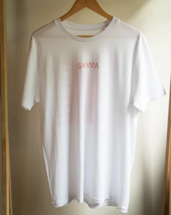 Screenprinted Squeeze Time T-shirt, 100% biologisch katoen, zwart/wit, minimalistisch voor, kunstzinnig patroon achterzijde, handgemaakt door Low Press.