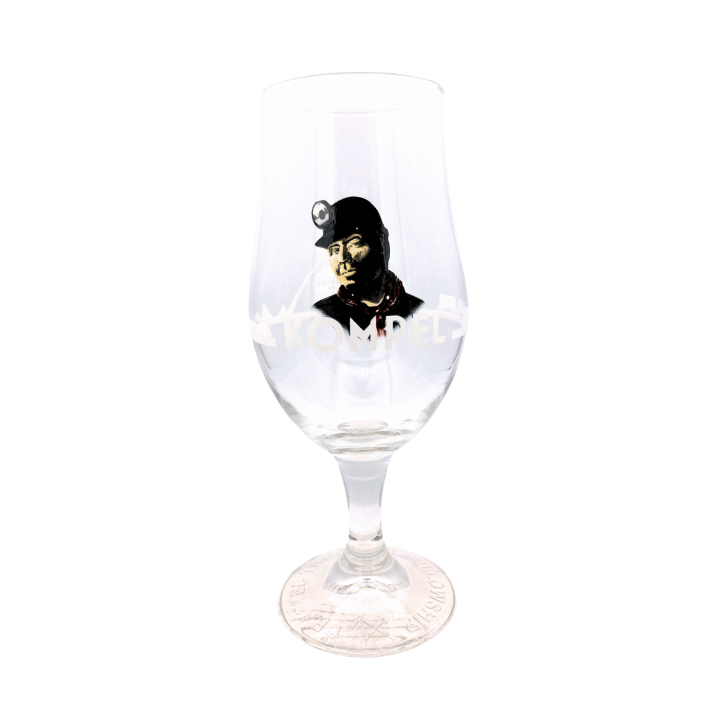 Kompel bierglas op voet met Kompel-logo en afbeelding van een mijnwerker.