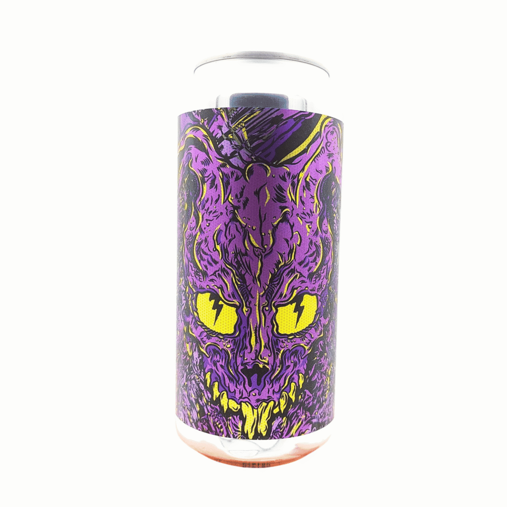 Blikje Deus Ex Machina van Salama Brewing Company, met een paars demonisch gezicht met gele bliksemogen op een zwart label