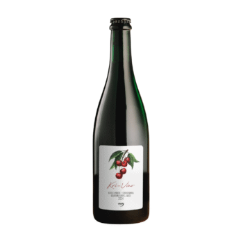 Donkergroene fles Kri-Vino met een wit label met een illustratie van rode krieken aan de tak