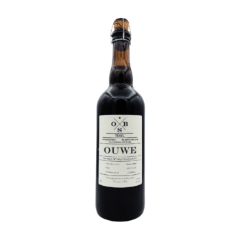 Fles Ouwe, een Oak Aged Whisky Infused Old Ale met crème kleurig label en kroonkurk met beugelsluiting
