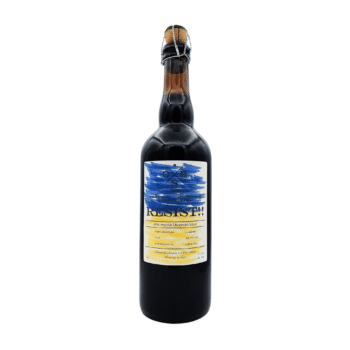 Fles Resist!!, een Anti Imperial Ukrainian Stout met een label in de kleuren van de Oekraïense vlag
