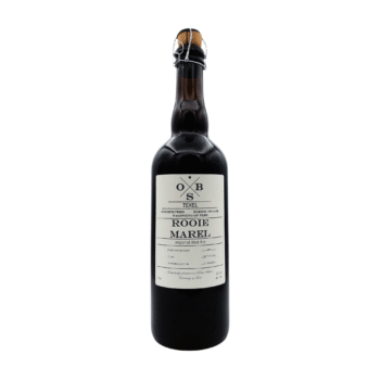Fles Rooie Marel, een Imperial Red Ale met crème kleurig label en kroonkurk met beugelsluiting