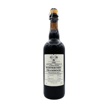 Fles Soetekoek Framboos, een Imperial Pastry Stout met crème kleurig label en kroonkurk met beugelsluiting