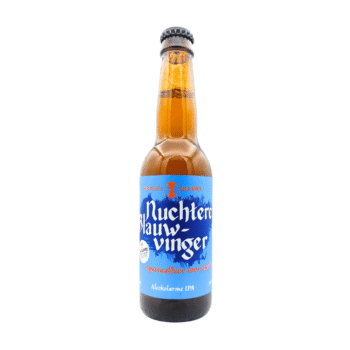Bruin flesje Nuchtere Blauwvinger van Brouwerij Allema, met een blauw label en witte gotische letters